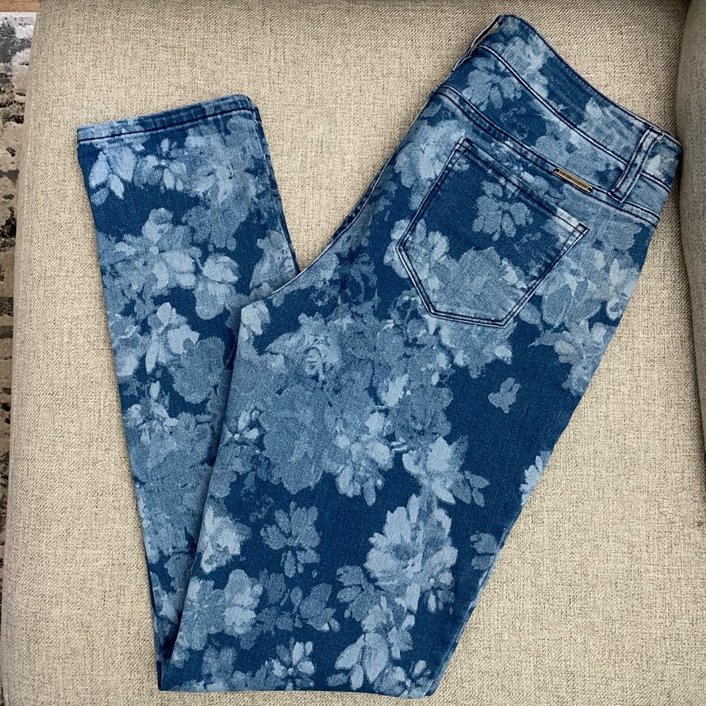 New York & Company Blue Denim Women’s Floral Jeans✨
